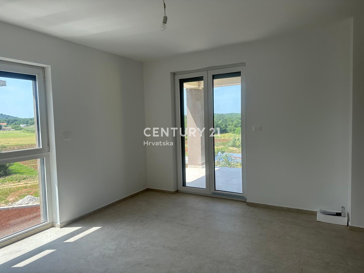 POREČ, PRODAJA SE HIŠA S BAZENOM, NOVOGRADNJA, ZADNJA DO ZELENEGA PASU