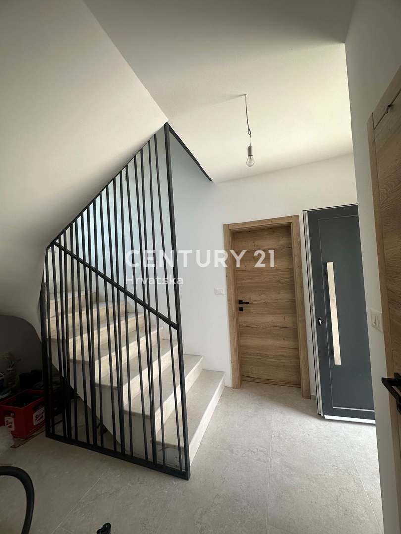 POREČ, PRODAJA SE HIŠA S BAZENOM, NOVOGRADNJA, ZADNJA DO ZELENEGA PASU