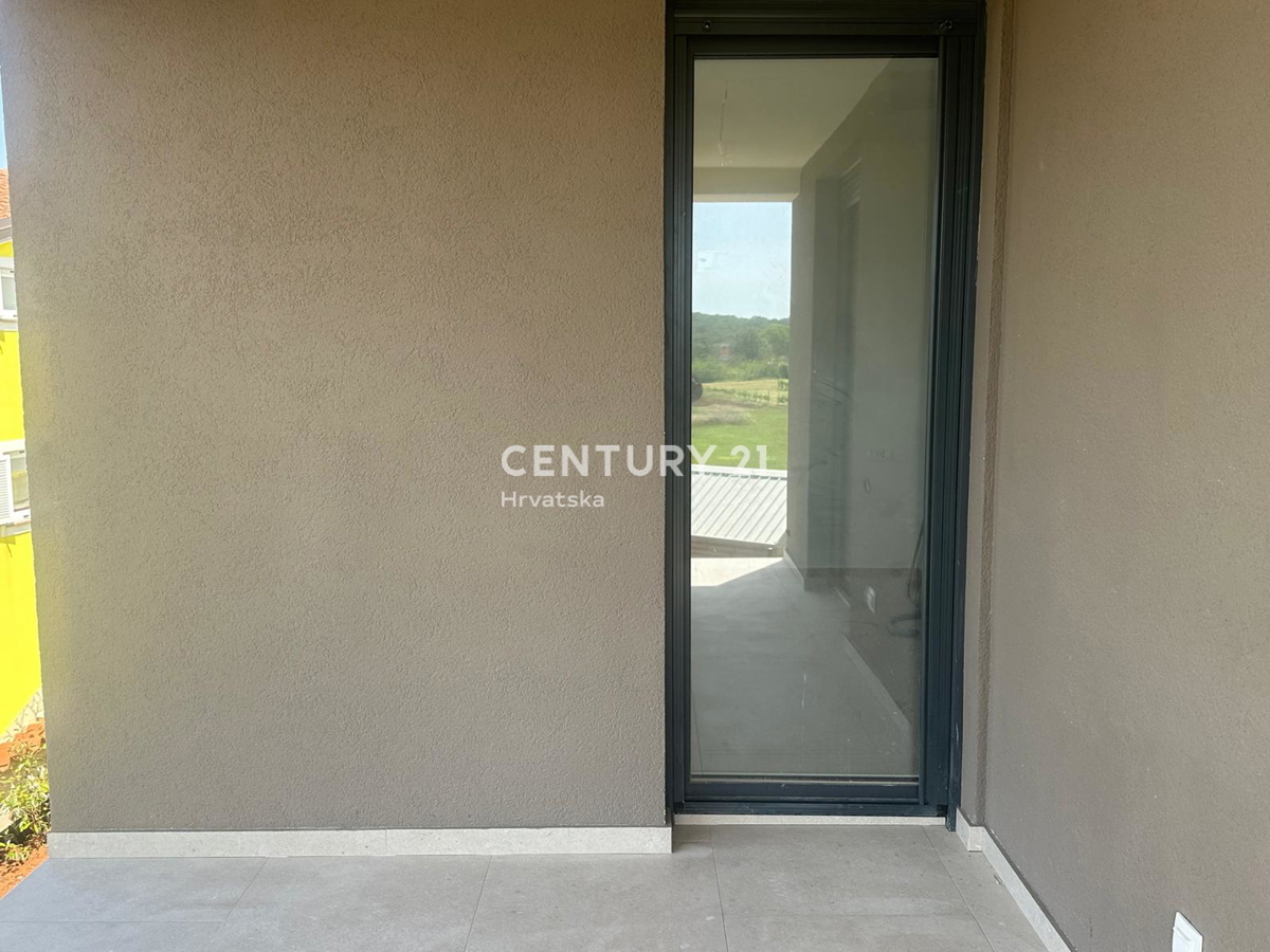 POREČ, PRODAJA SE HIŠA S BAZENOM, NOVOGRADNJA, ZADNJA DO ZELENEGA PASU