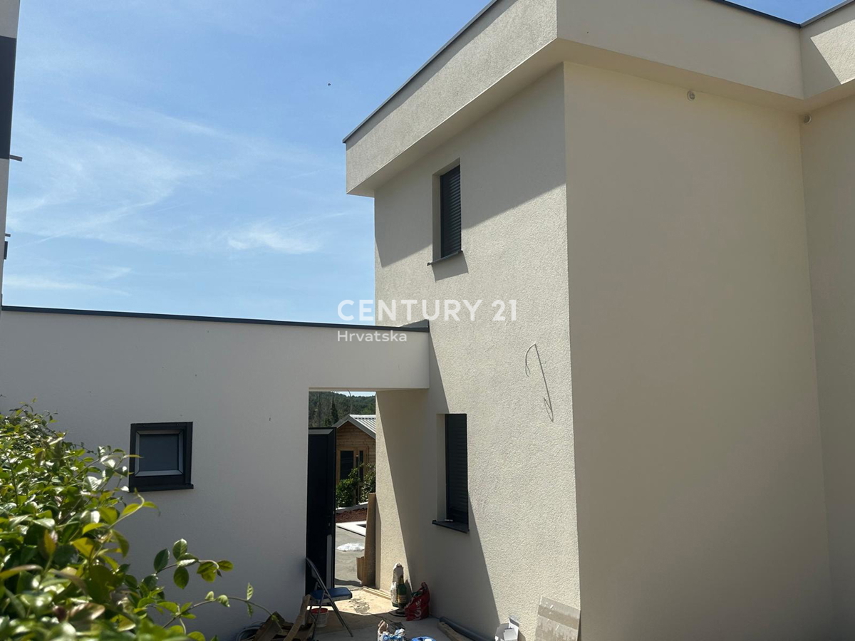 POREČ, PRODAJA SE HIŠA S BAZENOM, NOVOGRADNJA, ZADNJA DO ZELENEGA PASU