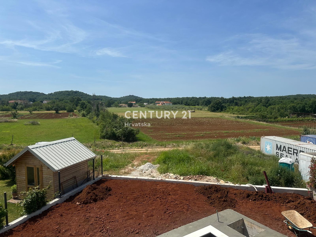 POREČ, PRODAJA SE HIŠA S BAZENOM, NOVOGRADNJA, ZADNJA DO ZELENEGA PASU