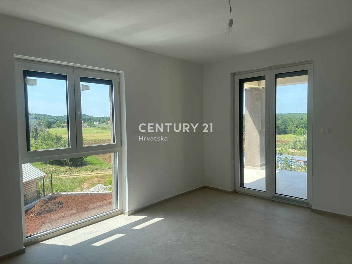 POREČ, PRODAJA SE HIŠA S BAZENOM, NOVOGRADNJA, ZADNJA DO ZELENEGA PASU