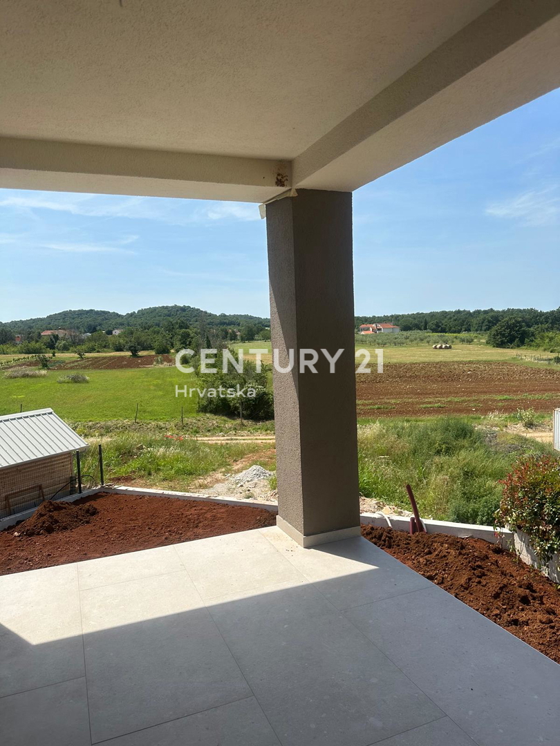 POREČ, PRODAJA SE HIŠA S BAZENOM, NOVOGRADNJA, ZADNJA DO ZELENEGA PASU