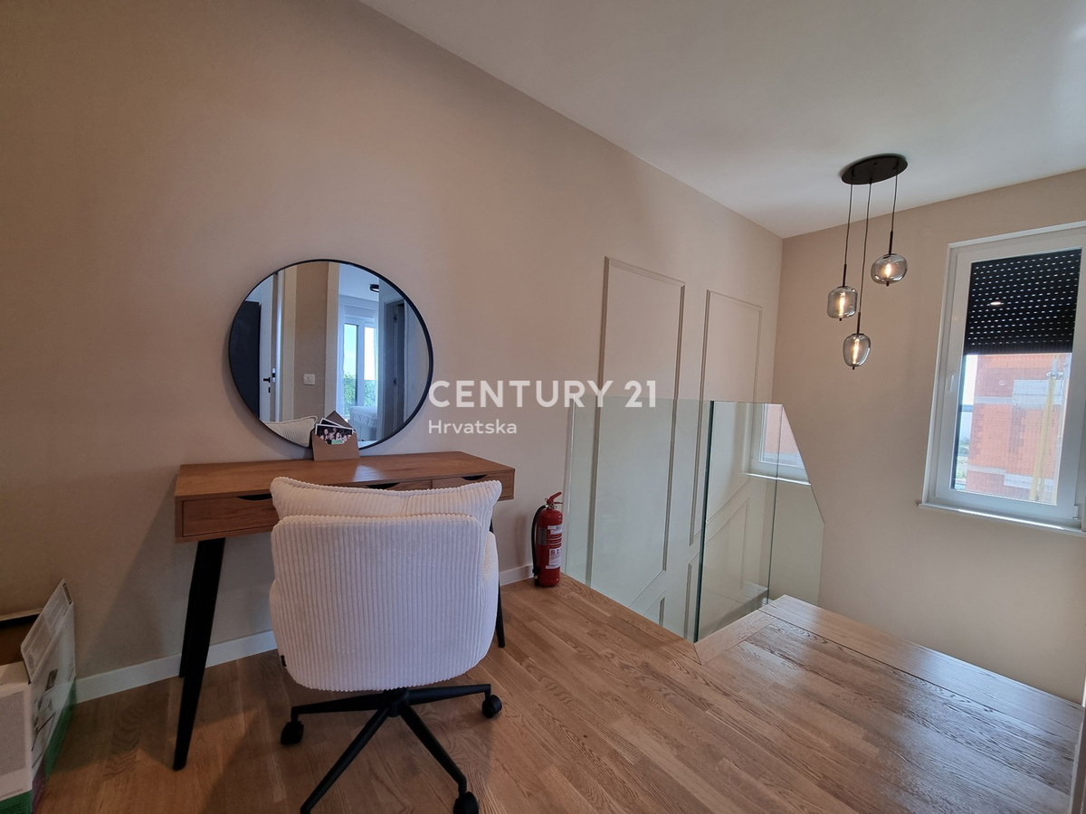 TAR VABRIGA, NOVOGRADNJA, DVOSTOPENJSKO STANOVANJE V PRIZEMLJU IN PRVEM NADSTROPJU Z BAZENOM