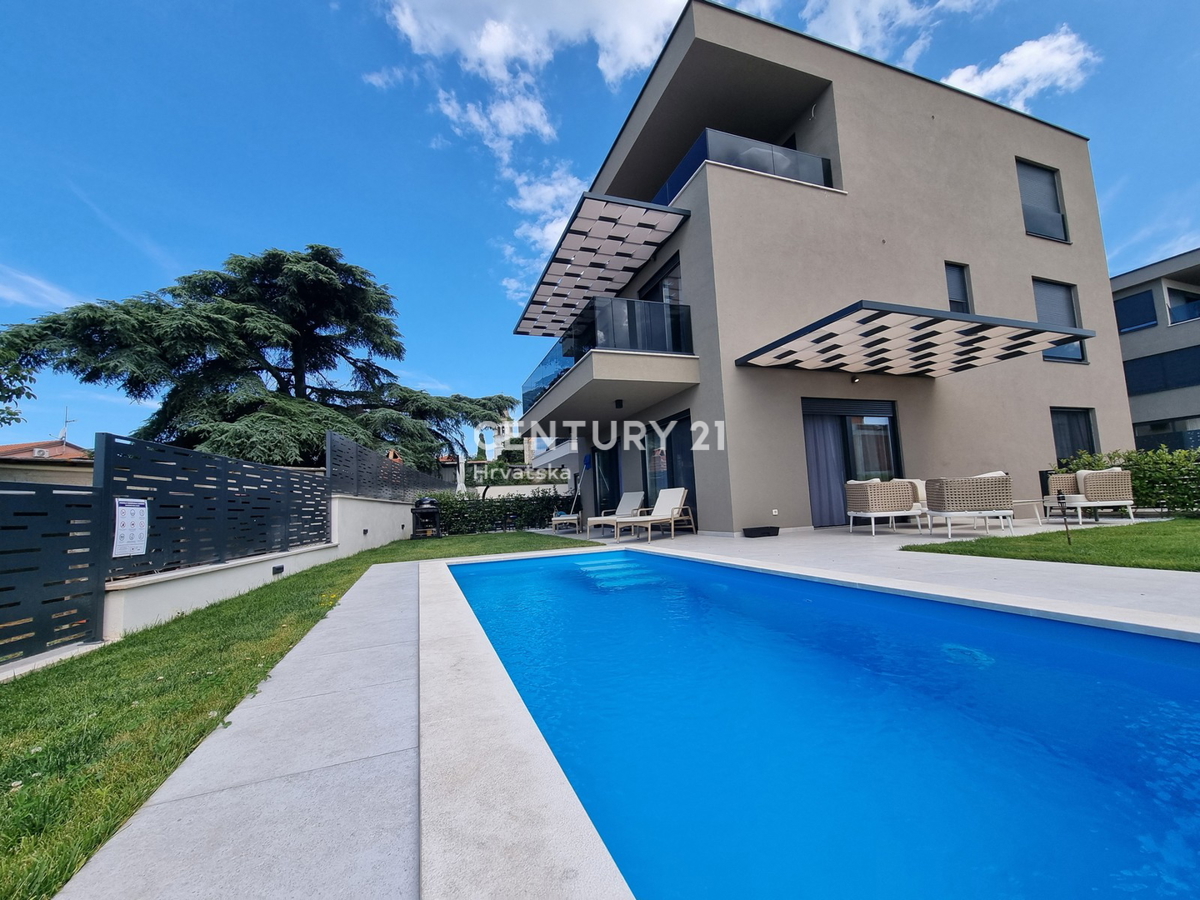 TAR VABRIGA, NOVOGRADNJA, DVOSTOPENJSKO STANOVANJE V PRIZEMLJU IN PRVEM NADSTROPJU Z BAZENOM