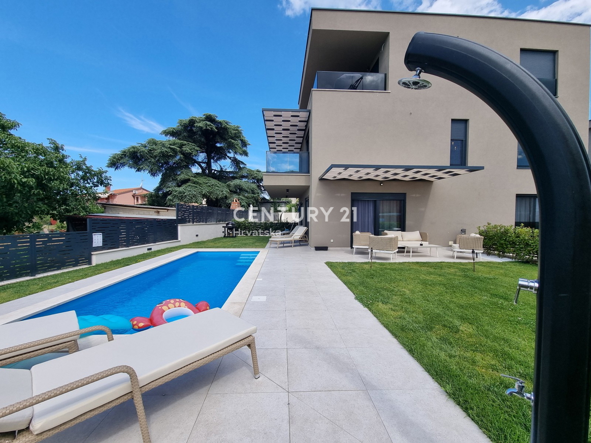 TAR VABRIGA, NOVOGRADNJA, DVOSTOPENJSKO STANOVANJE V PRIZEMLJU IN PRVEM NADSTROPJU Z BAZENOM