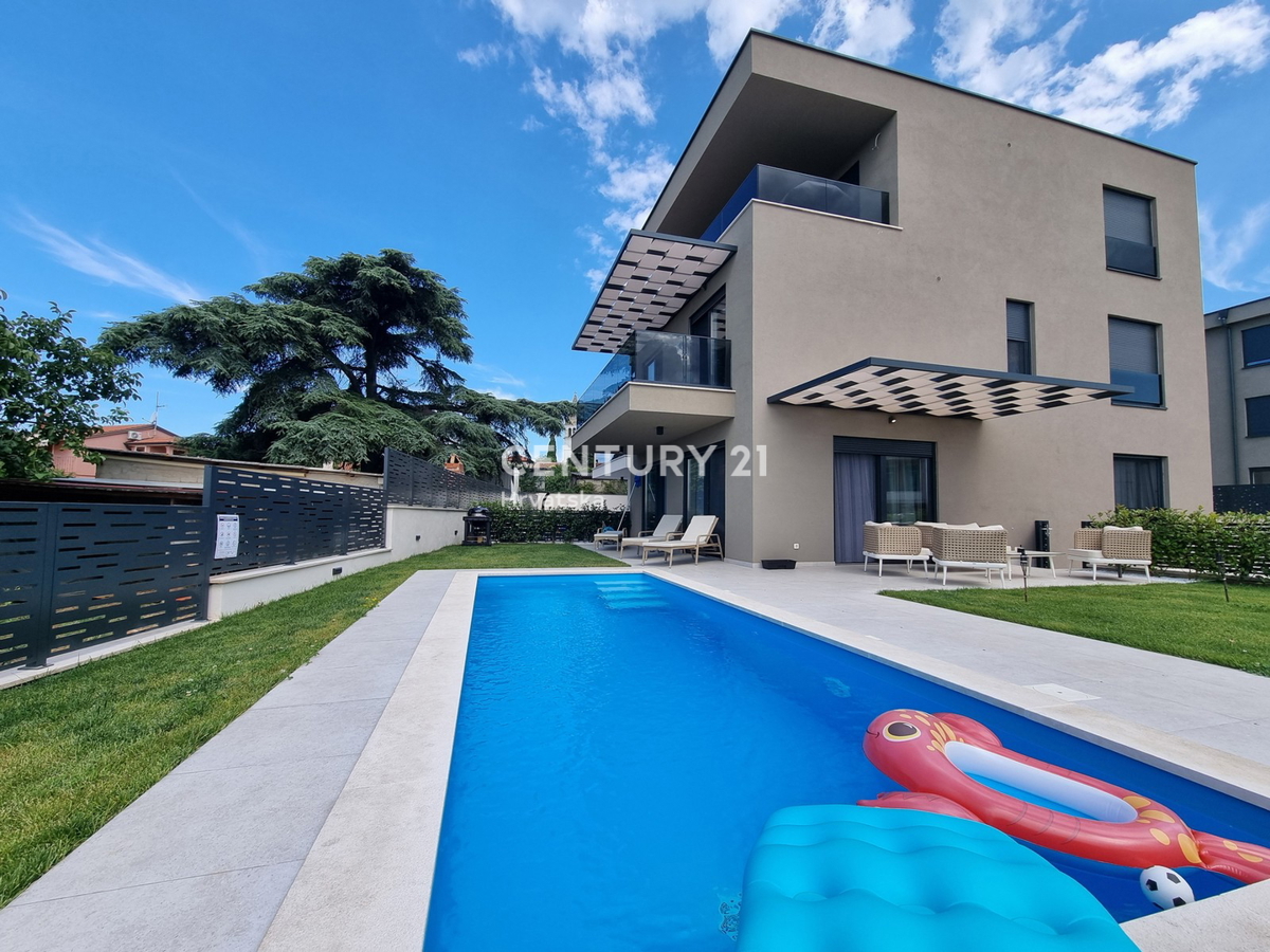 TAR VABRIGA, NOVOGRADNJA, DVOSTOPENJSKO STANOVANJE V PRIZEMLJU IN PRVEM NADSTROPJU Z BAZENOM