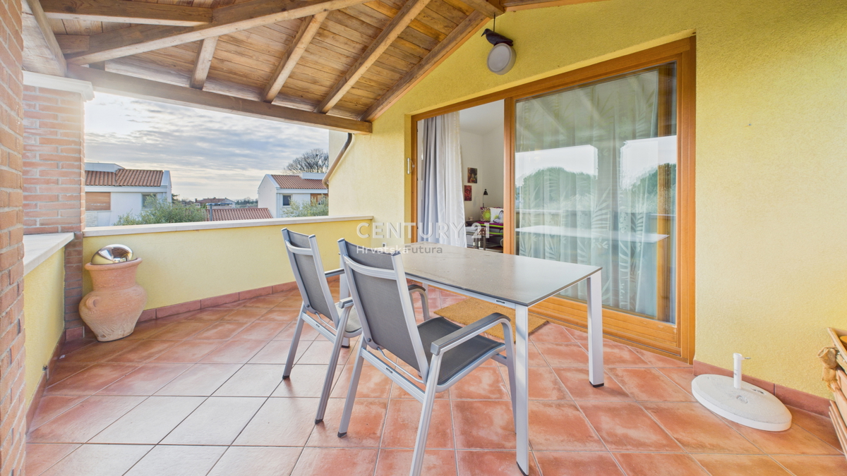 VABRIGA, PRODAJA TROSOBNEGA STANOVANJA S POGLEDOM NA MORJE