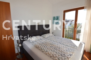 VABRIGA, PRODAJA TROSOBNEGA STANOVANJA S POGLEDOM NA MORJE