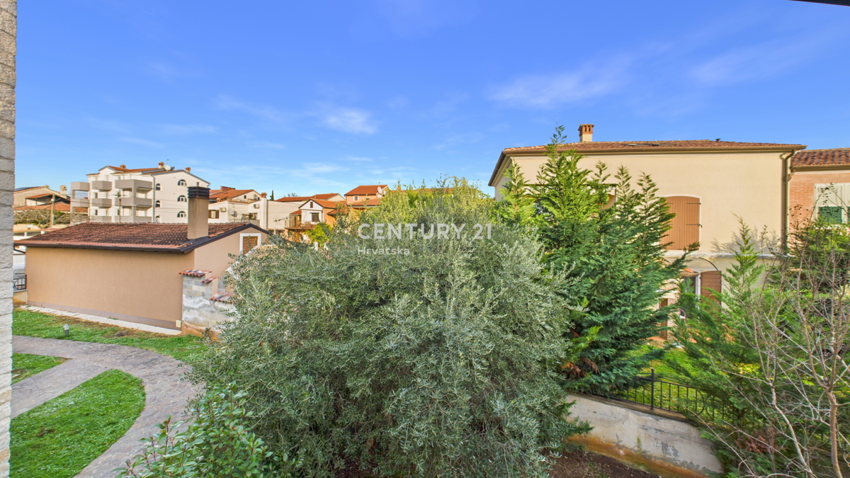 VABRIGA, PRODAJA TROSOBNEGA STANOVANJA S POGLEDOM NA MORJE