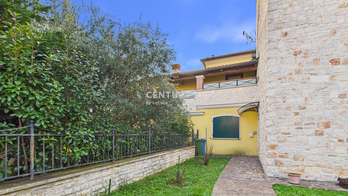 VABRIGA, PRODAJA TROSOBNEGA STANOVANJA S POGLEDOM NA MORJE