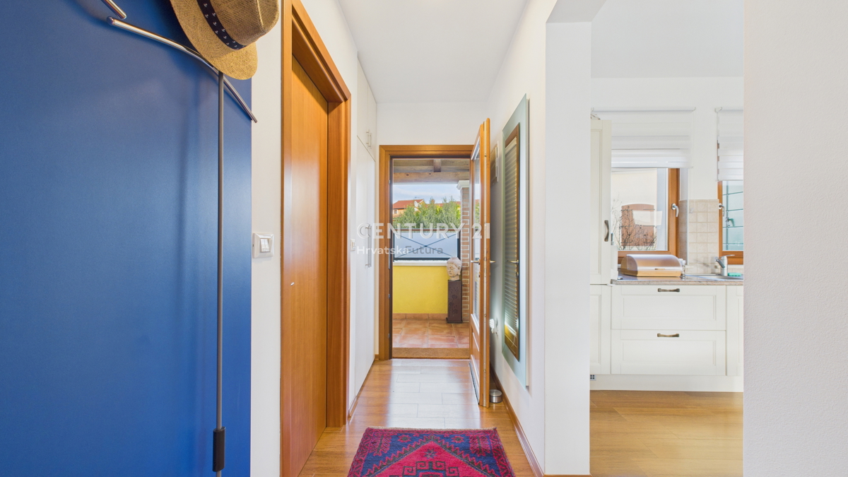 VABRIGA, PRODAJA TROSOBNEGA STANOVANJA S POGLEDOM NA MORJE