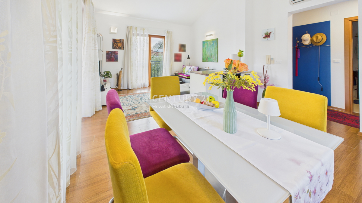 VABRIGA, PRODAJA TROSOBNEGA STANOVANJA S POGLEDOM NA MORJE