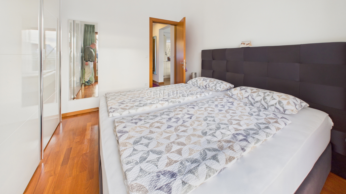 VABRIGA, PRODAJA TROSOBNEGA STANOVANJA S POGLEDOM NA MORJE