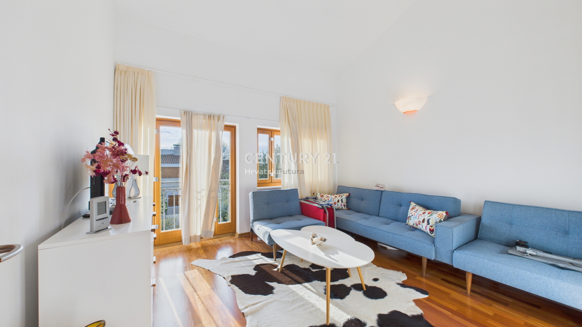 VABRIGA, PRODAJA TROSOBNEGA STANOVANJA S POGLEDOM NA MORJE