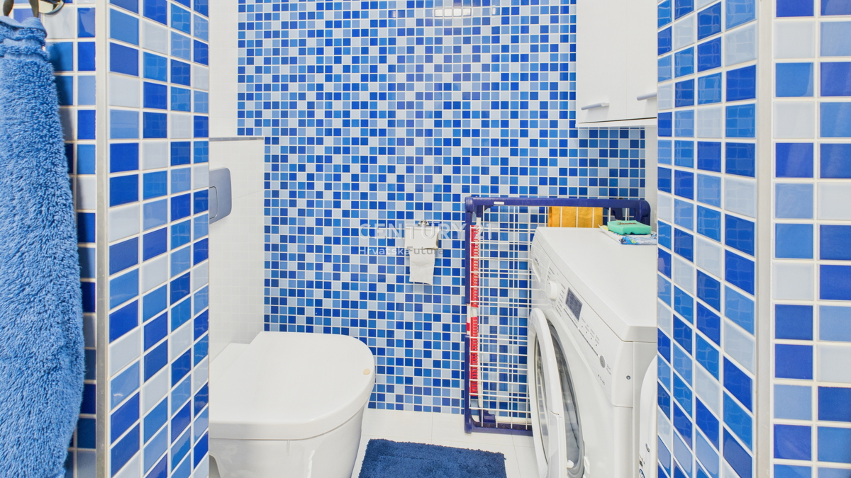 VABRIGA, PRODAJA TROSOBNEGA STANOVANJA S POGLEDOM NA MORJE