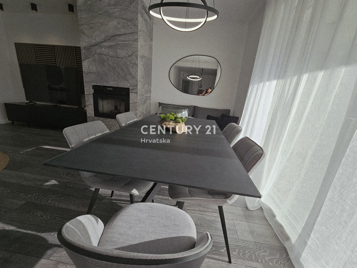 POREČ, TROSOBNO STANOVANJE, 800 M OD MORJA