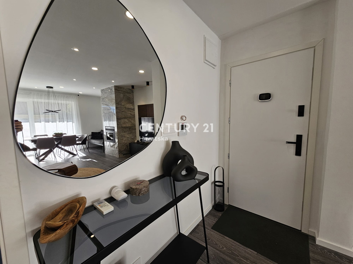 POREČ, TROSOBNO STANOVANJE, 800 M OD MORJA