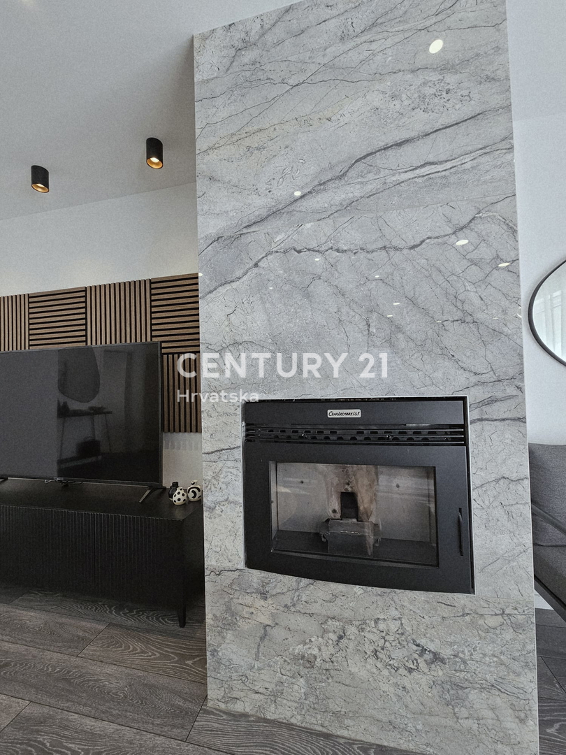 POREČ, TROSOBNO STANOVANJE, 800 M OD MORJA