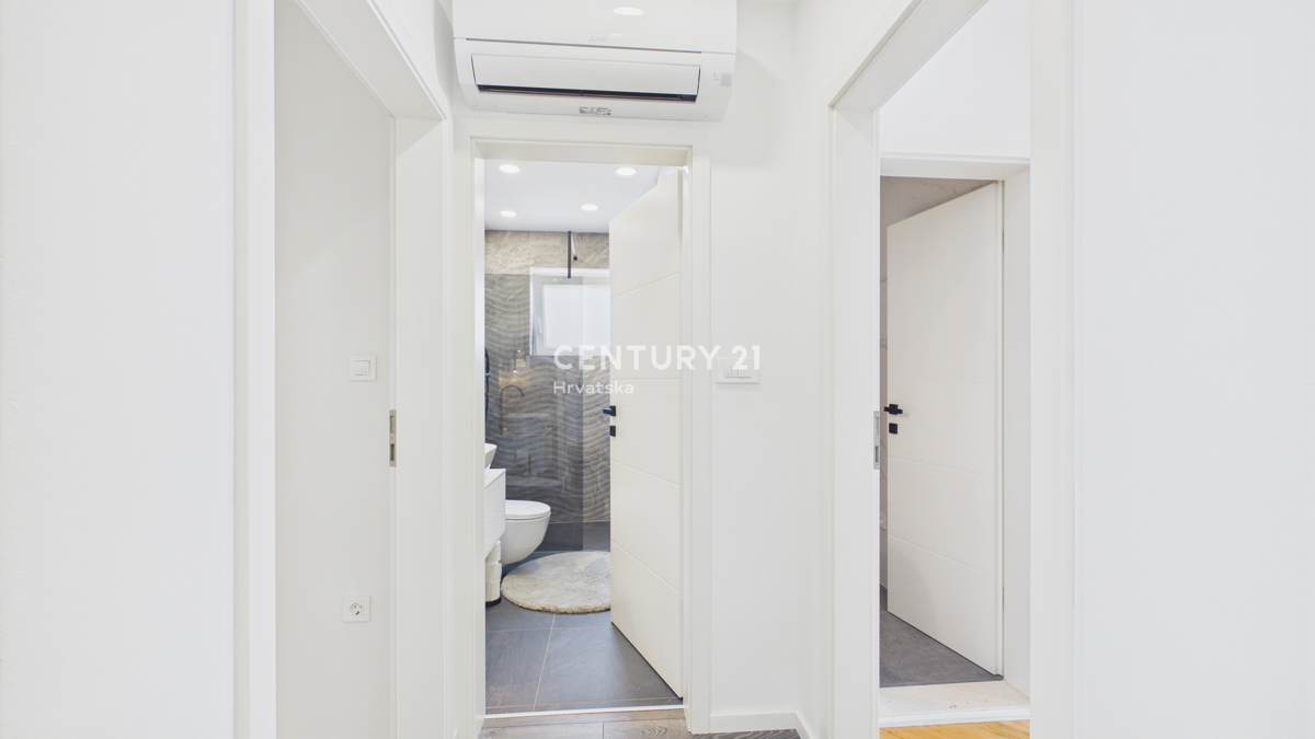 POREČ, TROSOBNO STANOVANJE, 800 M OD MORJA