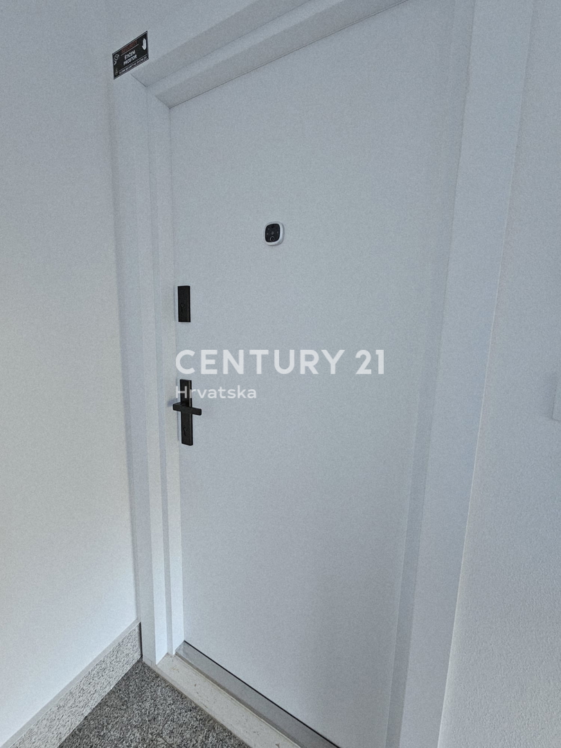 POREČ, TROSOBNO STANOVANJE, 800 M OD MORJA