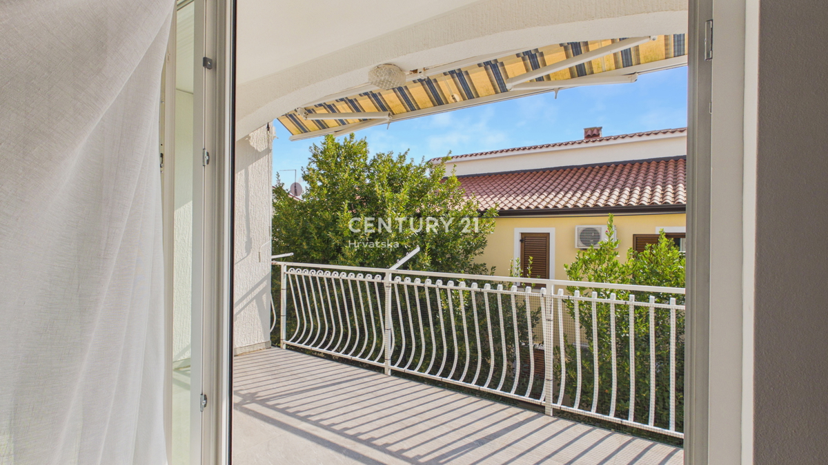 POREČ, TROSOBNO STANOVANJE, 800 M OD MORJA