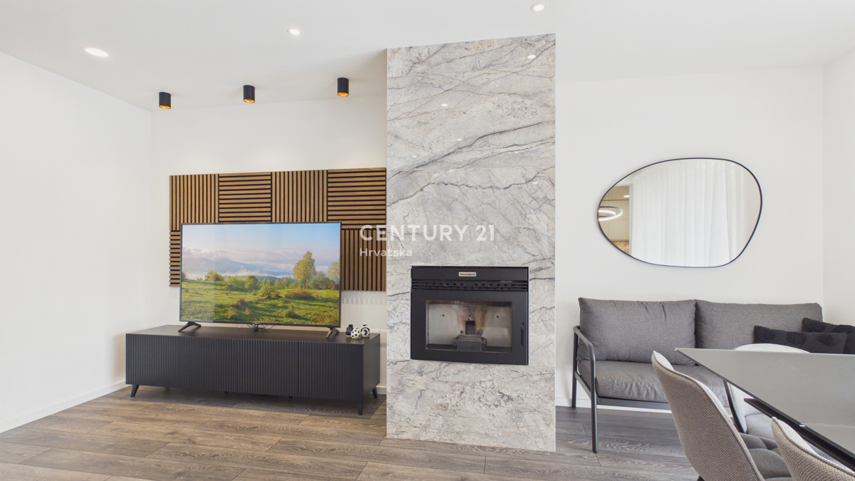 POREČ, TROSOBNO STANOVANJE, 800 M OD MORJA