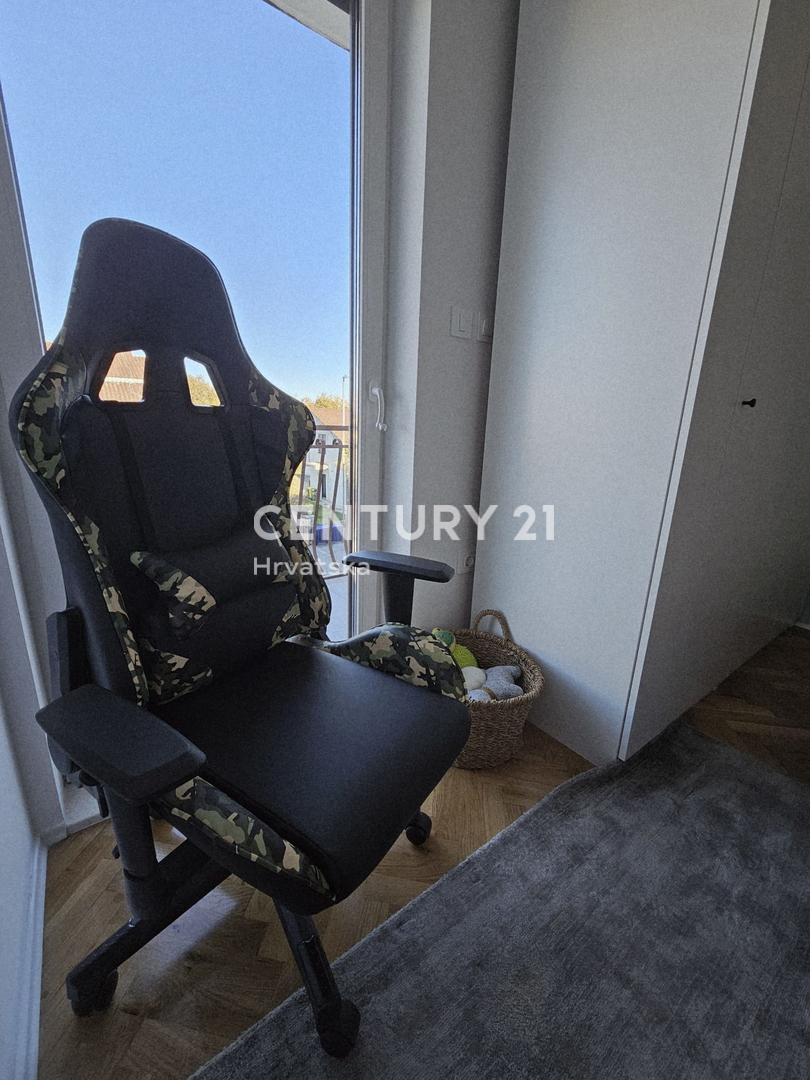 POREČ, TROSOBNO STANOVANJE, 800 M OD MORJA