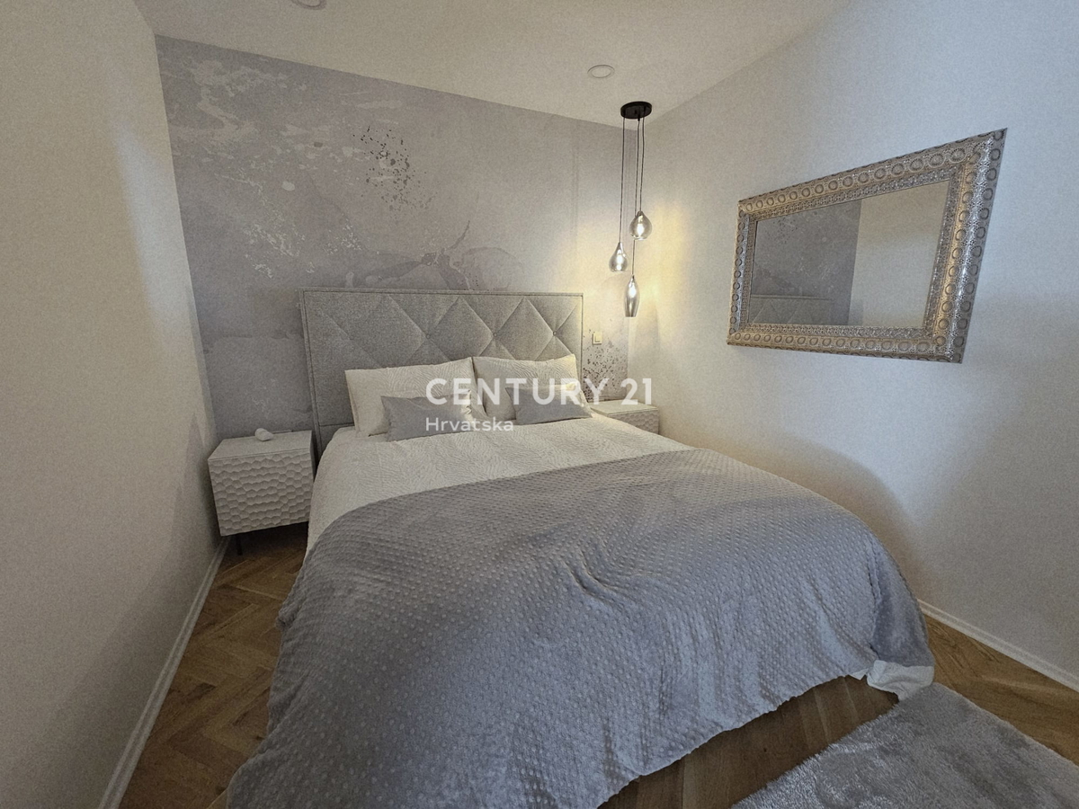 POREČ, TROSOBNO STANOVANJE, 800 M OD MORJA