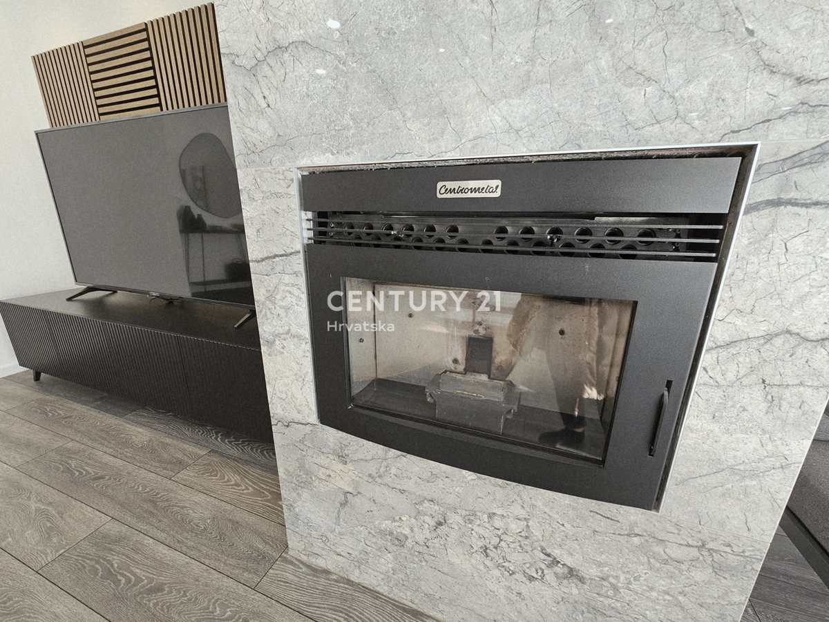 POREČ, TROSOBNO STANOVANJE, 800 M OD MORJA