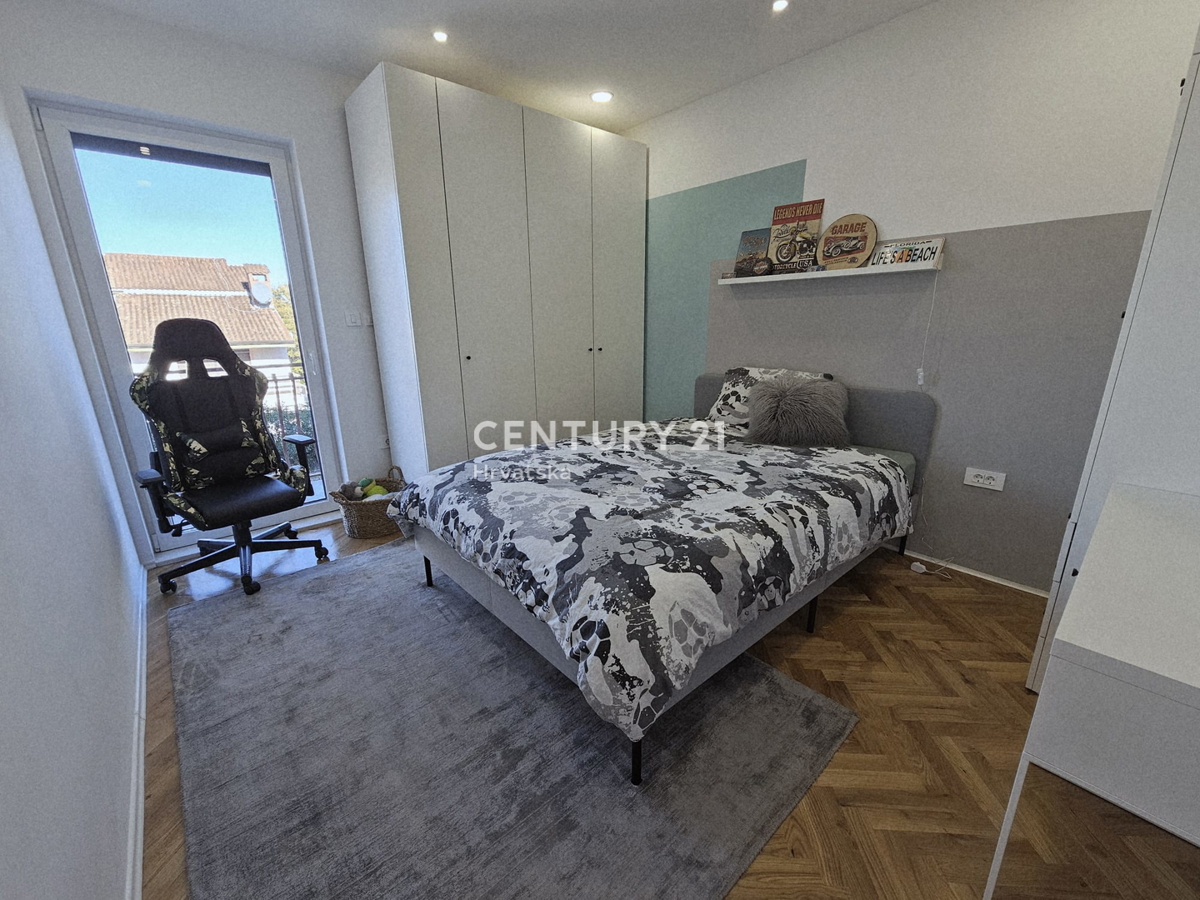 POREČ, TROSOBNO STANOVANJE, 800 M OD MORJA