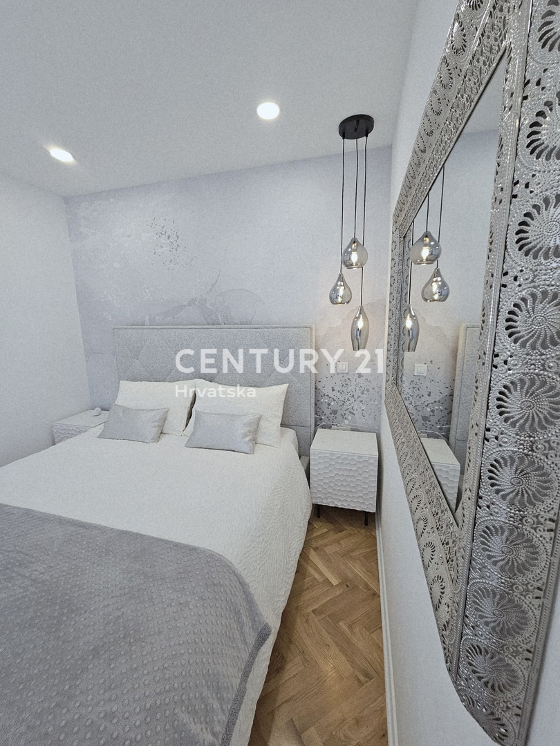 POREČ, TROSOBNO STANOVANJE, 800 M OD MORJA