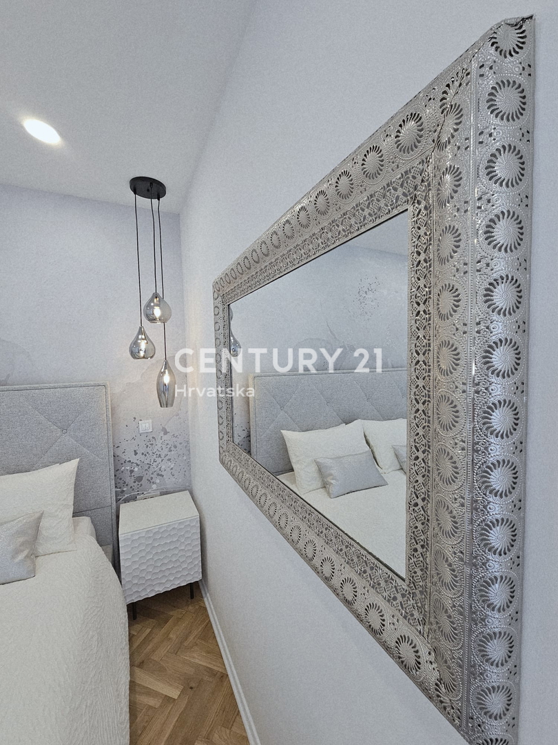 POREČ, TROSOBNO STANOVANJE, 800 M OD MORJA