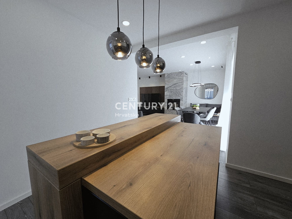 POREČ, TROSOBNO STANOVANJE, 800 M OD MORJA