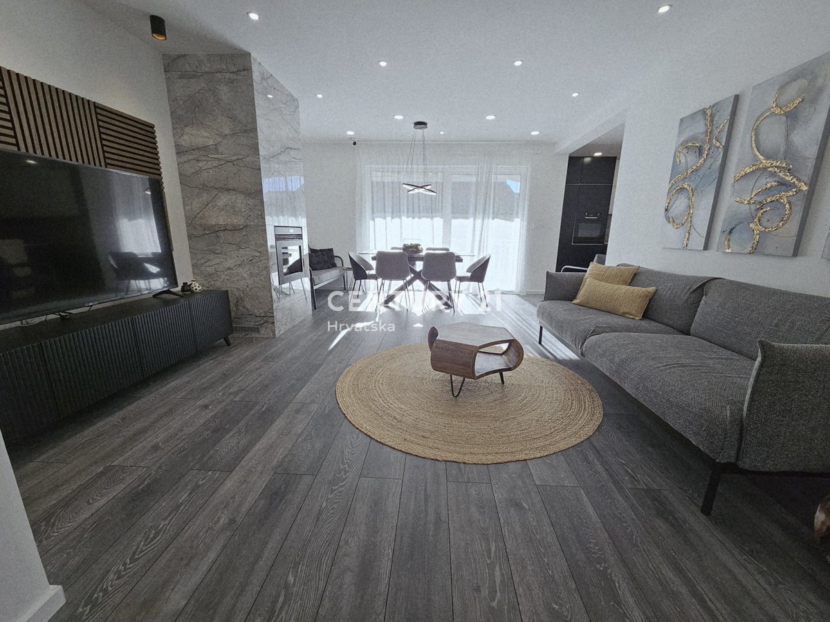 POREČ, TROSOBNO STANOVANJE, 800 M OD MORJA