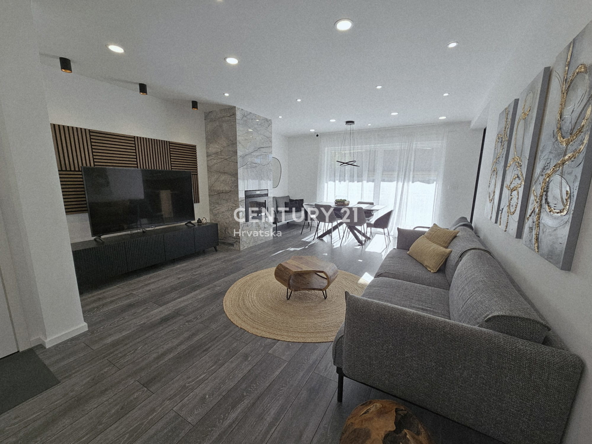 POREČ, TROSOBNO STANOVANJE, 800 M OD MORJA