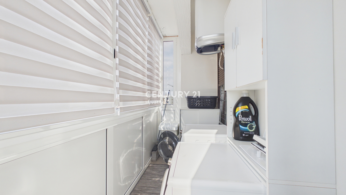 POREČ, TROSOBNO STANOVANJE, 800 M OD MORJA