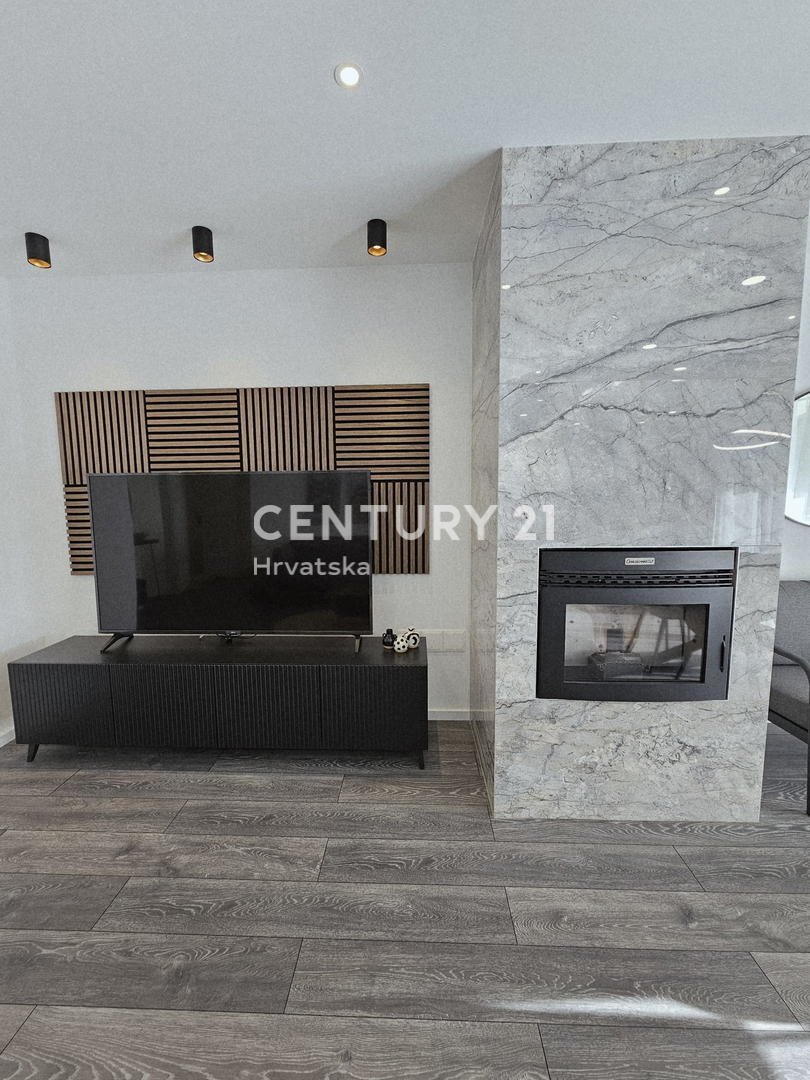 POREČ, TROSOBNO STANOVANJE, 800 M OD MORJA