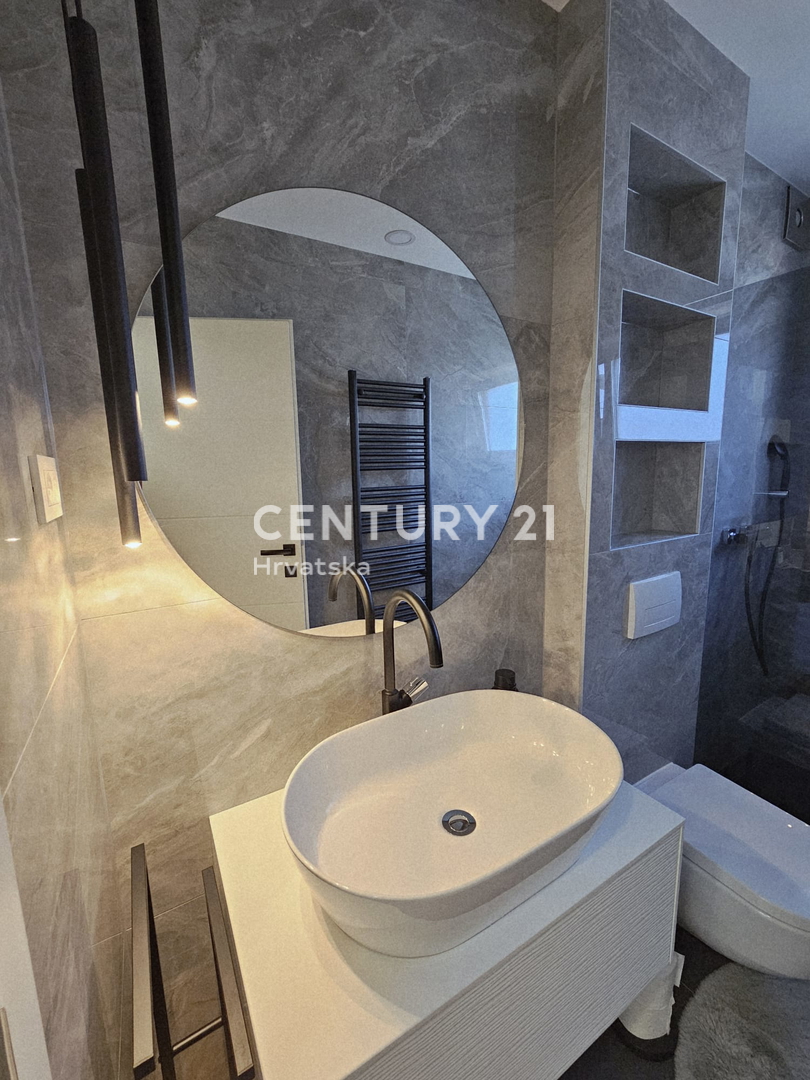 POREČ, TROSOBNO STANOVANJE, 800 M OD MORJA