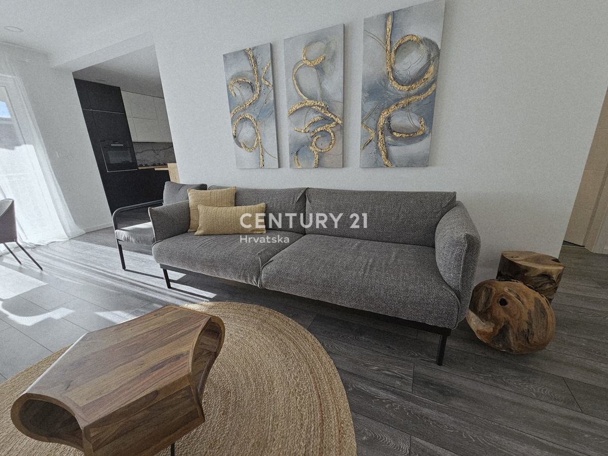 POREČ, TROSOBNO STANOVANJE, 800 M OD MORJA