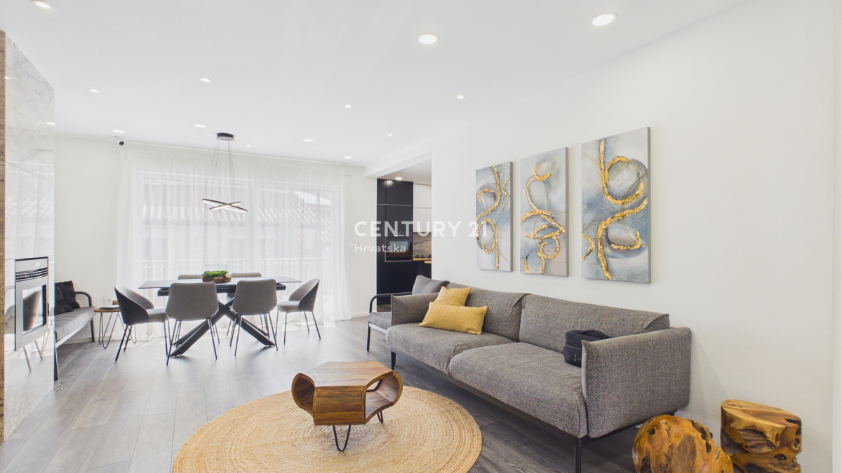 POREČ, TROSOBNO STANOVANJE, 800 M OD MORJA