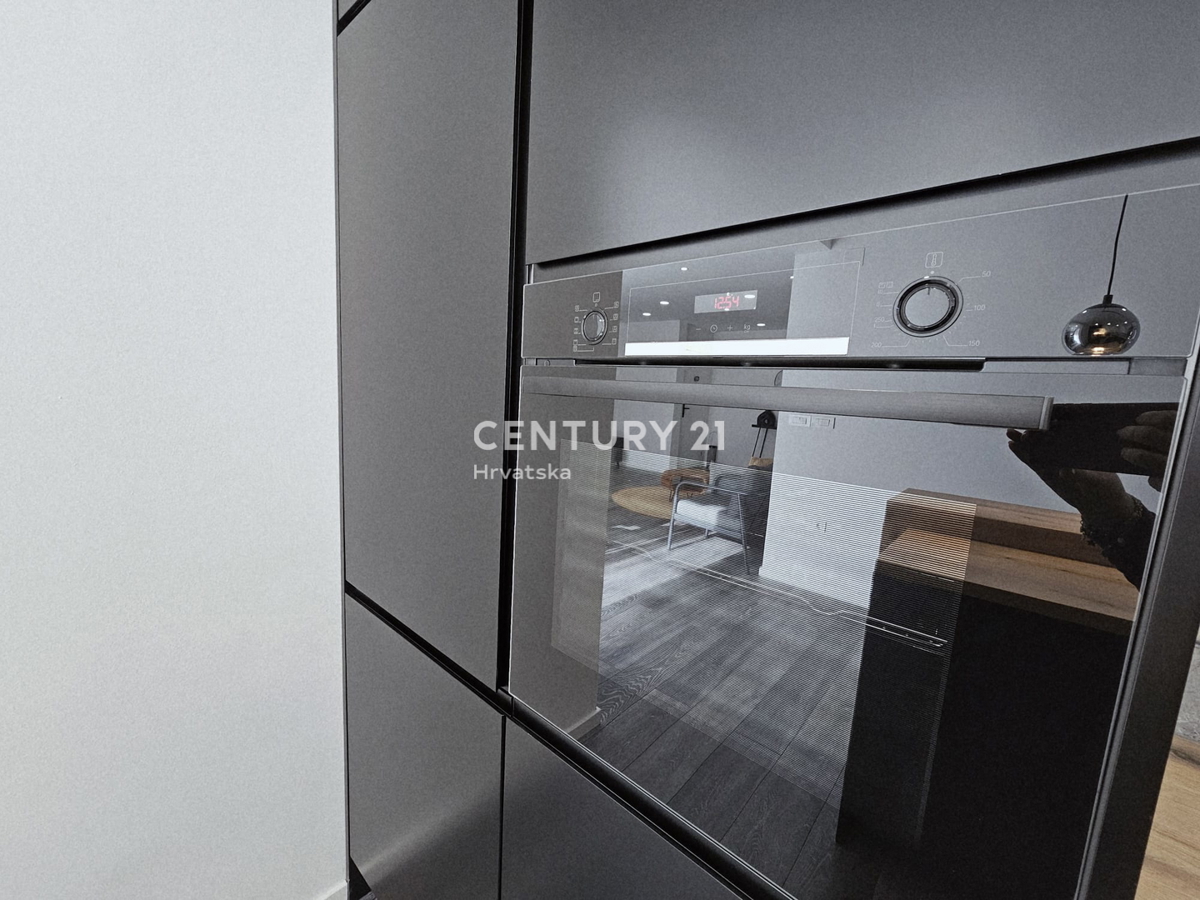 POREČ, TROSOBNO STANOVANJE, 800 M OD MORJA