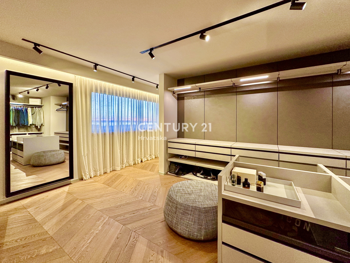 POREČ, OKOLICA - EKSKLUZIVNA VILA S PANORAMSKIM RAZGLEDOM NA MORJE