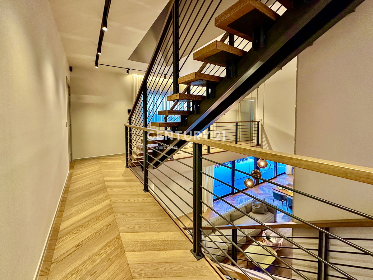 POREČ, OKOLICA - EKSKLUZIVNA VILA S PANORAMSKIM RAZGLEDOM NA MORJE