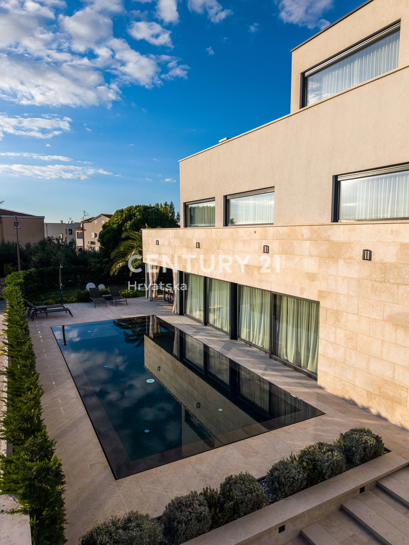 POREČ, OKOLICA - EKSKLUZIVNA VILA S PANORAMSKIM RAZGLEDOM NA MORJE