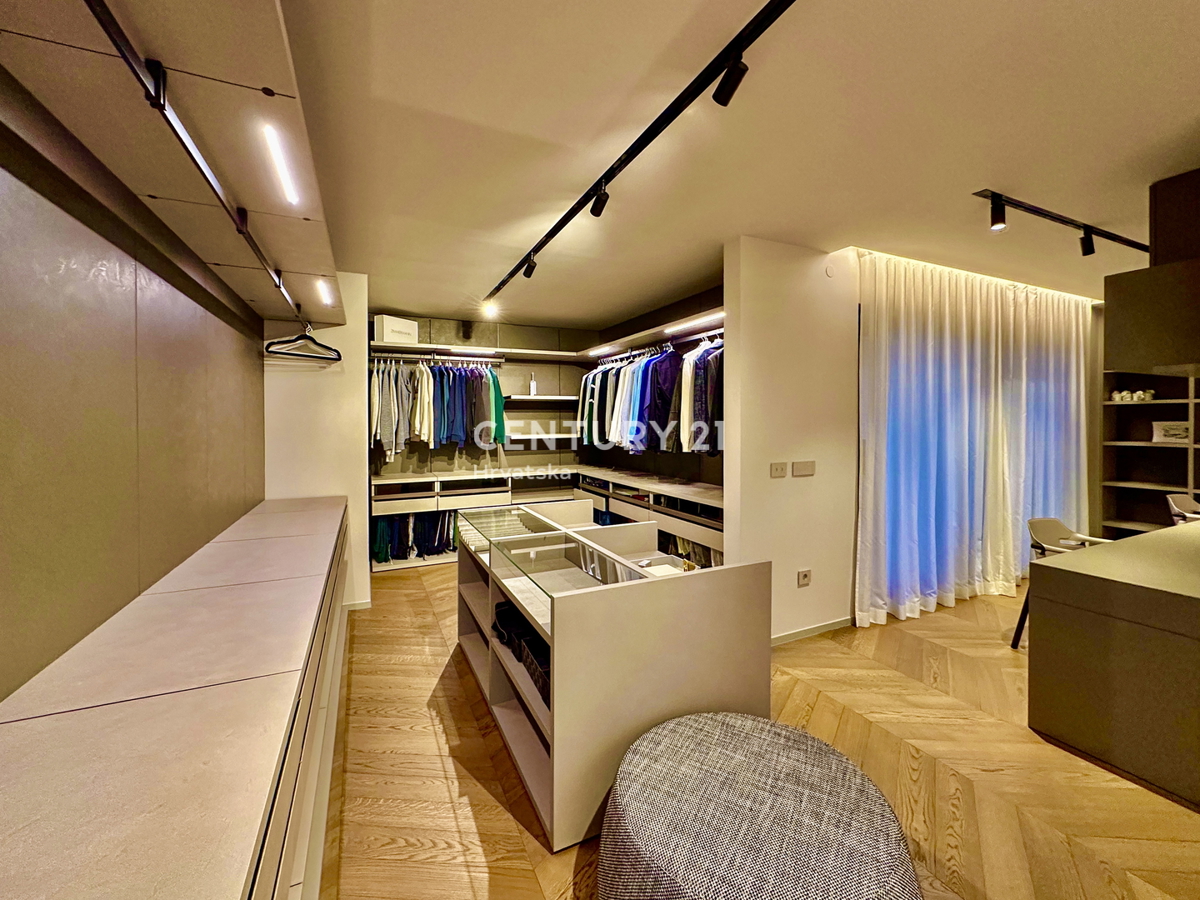 POREČ, OKOLICA - EKSKLUZIVNA VILA S PANORAMSKIM RAZGLEDOM NA MORJE