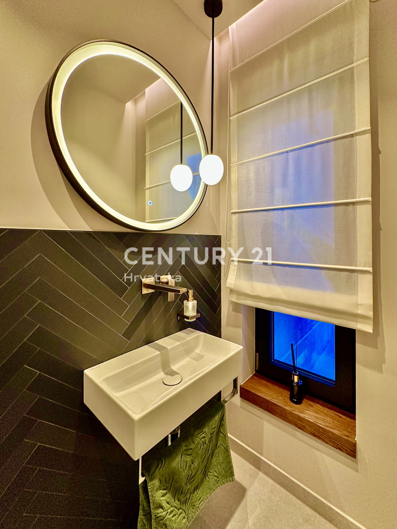 POREČ, OKOLICA - EKSKLUZIVNA VILA S PANORAMSKIM RAZGLEDOM NA MORJE