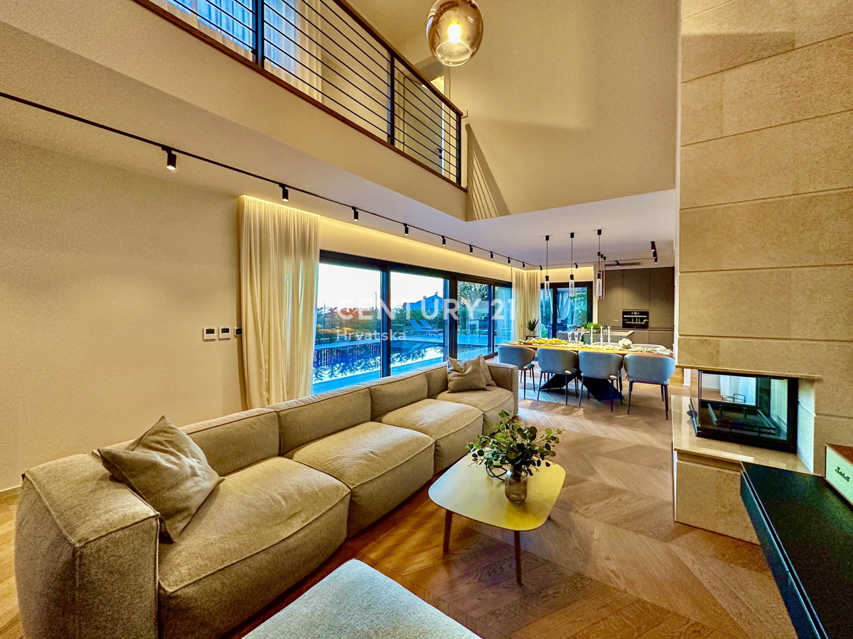 POREČ, OKOLICA - EKSKLUZIVNA VILA S PANORAMSKIM RAZGLEDOM NA MORJE