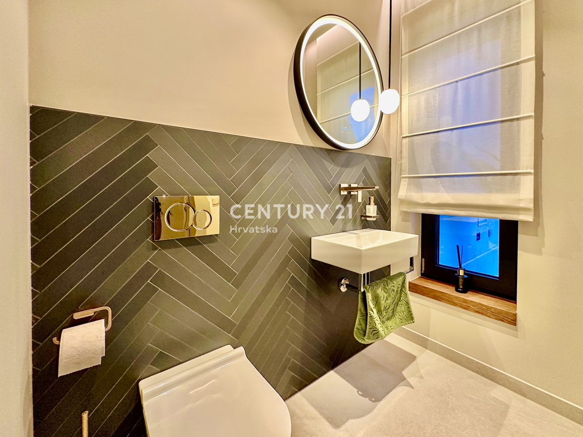 POREČ, OKOLICA - EKSKLUZIVNA VILA S PANORAMSKIM RAZGLEDOM NA MORJE