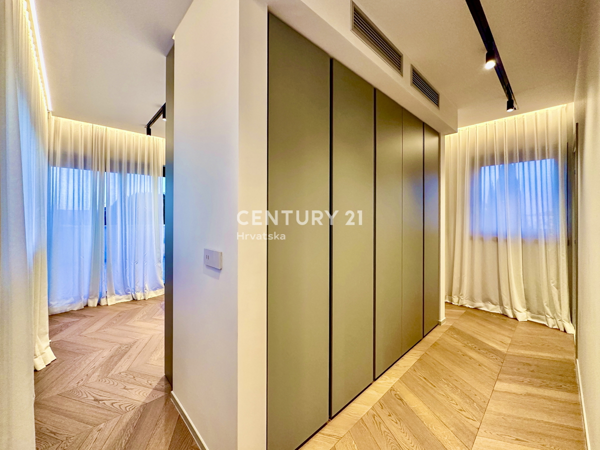 POREČ, OKOLICA - EKSKLUZIVNA VILA S PANORAMSKIM RAZGLEDOM NA MORJE